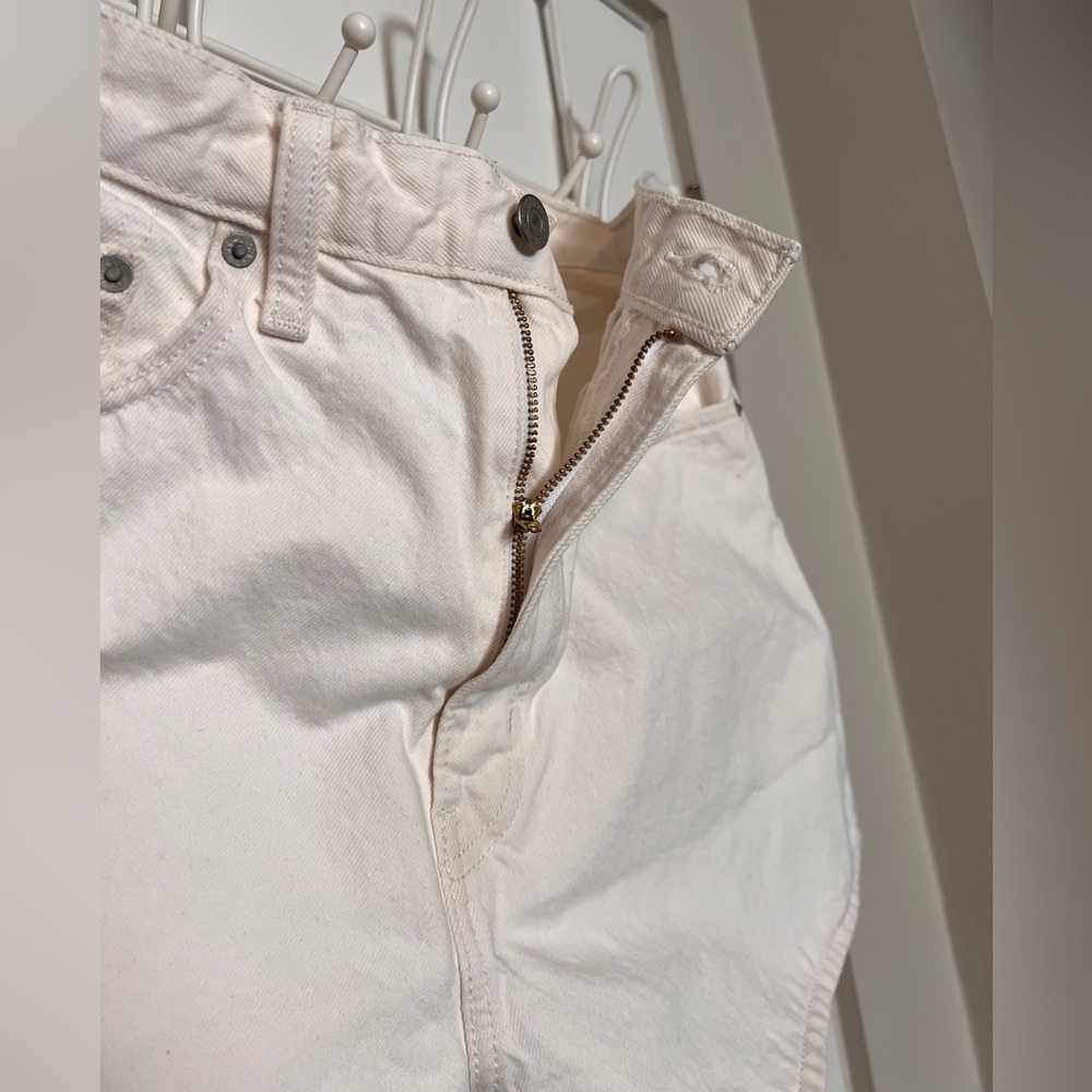 Levi’s High Rise Loose Shorts - Picture 4 of 16